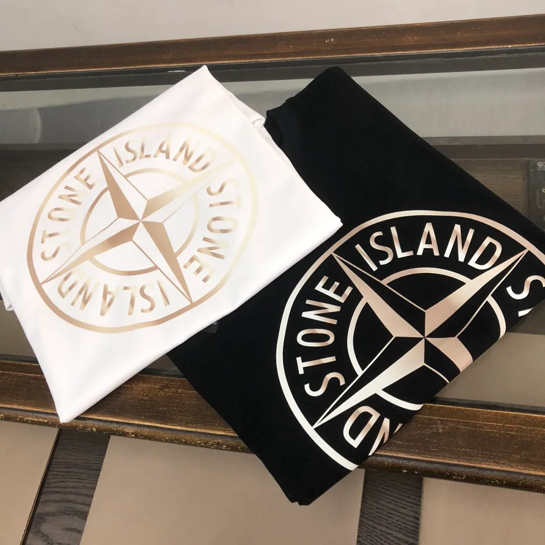 P180 Stone Island 2025 latest T-shirt, couple style ~ Original order, fashionable and casual short T-shirt, specially made of customized cotton fabric ~ Cotton T-shirt ~ Pre-washed to prevent deformation and shrinkage problem, more comfortable and breathable on the body ~ All available from stock ~ Unique design style, trendy must-have item, complete with three standards 👍 Color: black/white Size: S M L XL (larger version, please indicate your height and weight when placing an order)